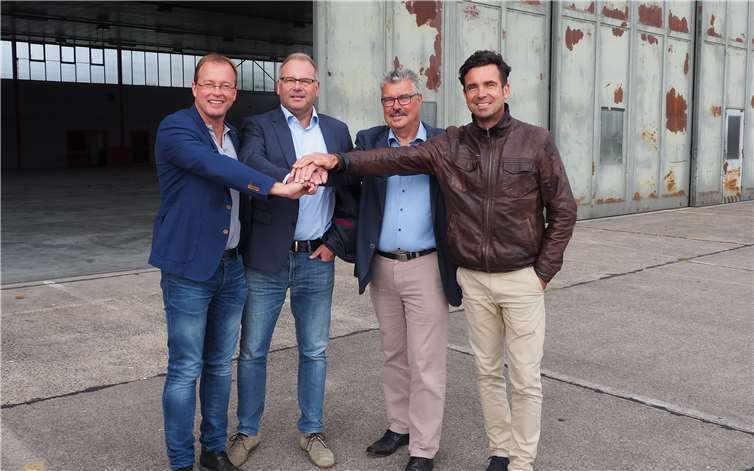 Freuen sich auf eine gute Zusammenarbeit: v.l.: Bürgermeister Jörg Lempertz,SWR4 Wellenchef Matthias Stapf, Stadtbürgermeister Hans Peter Ammelund Markus Strang von der TEA Mendig. Foto: VG Mendig