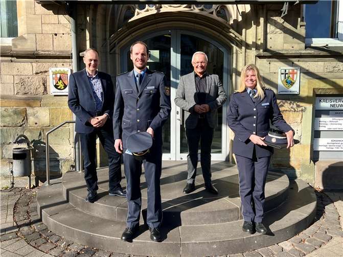 Freuen sich auf gute Zusammenarbeit(von links): Kreis-Ordnungsabteilungsleiter Frank Laupichler,PI-Leiter Florian Schwan, Landrat Achim Hallerbach unddie stellvertretende PI-Leiterin Christina Koch.Foto: Kreisverwaltung