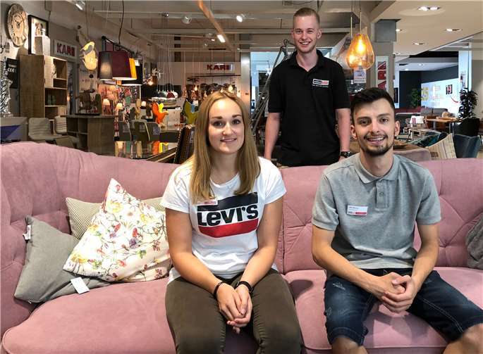 Freuen sich auf spannende Aufgaben bei möbel billi: Kirsten Hartmann, Adis Bisevac und Daniel Bogdanovic.privat