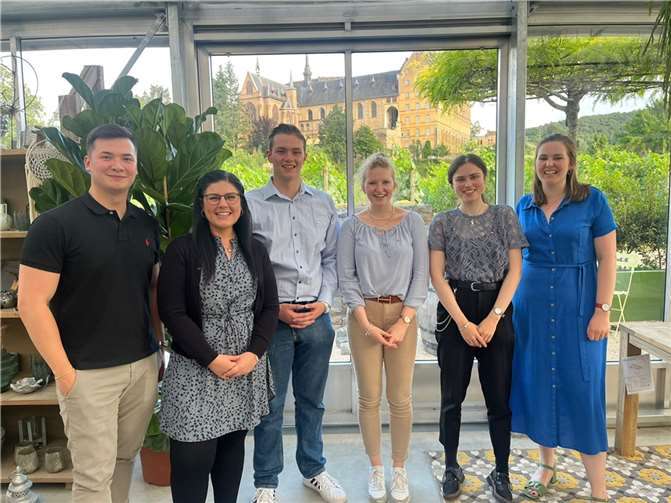 Freuen sich auf viele Lebensmittelspenden bei Edeka Rudolphi (v.l.n.r.): Eva-Maria Rieck, Nic Rettinghaus, Julia Peters (Past Präsidentin), Mara Hermes (Präsidentin) und Katharina Becker (Schatzmeisterin).  Foto: Alexander Kohnen