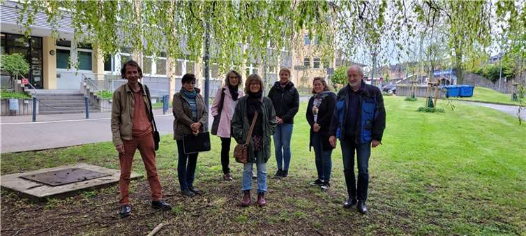 Freuen sich, dass die Homepage der Lokalen Agenda 21 wieder auf dem neusten Stand ist: (von links): Thorsten Klein (Eirene), Kordula Honnef (Gärtnerin der Waldbreitbacher Franziskanerinnen), Hildegard Luttenberger (Verein schöner Wohnen), Inke Thiesen- Hart (Kassenwartin und Betreuerin der Homepage), Alena Linke (Stadtverwaltung Neuwied) Gabi Schäfer (Kreisverwaltung Neuwied) und der Agenda-Vorsitzende Wolfgang Rahn. Foto: Kreisverwaltung Neuwied