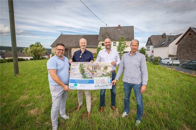 Freuen sich, dass in Nentershausen in Zukunft ein Senioren-Wohnprojekt samt Hausarztpraxis entsteht (von links): Ortsbürgermeister Tobias Reusch, Stephan Hötterges (ABID Firmengruppe), Dr. Peter Sahmer und Marcel Kremer (ABID Firmengruppe).