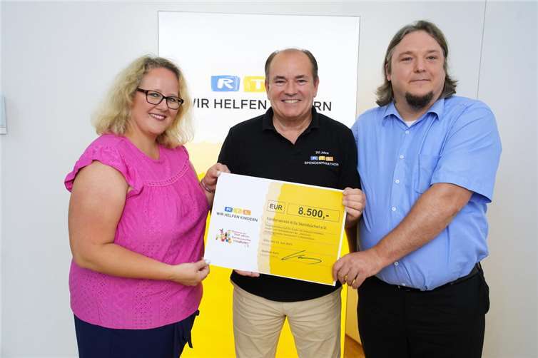 Freuen sich gemeinsam über die großzügige Förderung, von links: Simone Kerz, Wolfram Kons und Viko Schönmann. Foto: Stadt Meckenheim