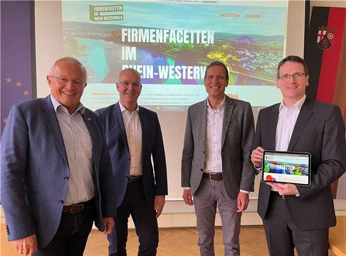 Freuen sich über den Start der neuen „Firmenfacetten“-Kampagne: v.li. Landrat Achim Hallerbach, die beiden Geschäftsführer Frank Busch (Sensoplast) und Peter Althaus (JK-Group) sowie WFG-Chef Harald Schmillen. Quelle: Kreis Neuwied