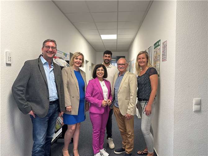 Freuen sich über den gelungenen Austausch (v.l.n.r.): Jobcenter-Sachgebietsleiter für Markt und Integration Markus Ohlig, die stellvertretende Leiterin des Jobcenters MYK Sandra Schumacher, die BMI-Vorsitzende Zeynep Begen, Projektleiter LQA Deniz Ocar, der stellvertretende BMI-Vorsitzende Ernst Einig sowie Jobcenter-Sachgebietsleiterin für Projekte Nadine Schubert.  Foto: Jobcenter Mayen-Koblenz