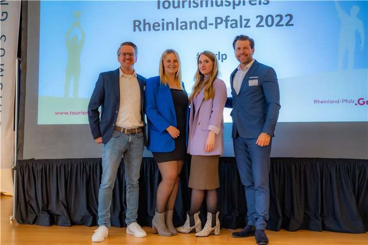 Freuen sich über die Auszeichnung: Michael Retterath, Jessica Kussmann, Ronja Petersen und Patrick Doll von monte mare. Foto: privat