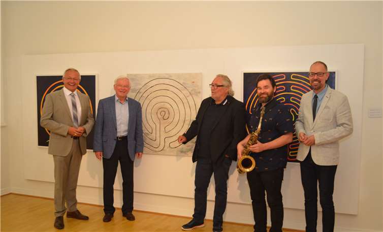 Freuen sich über die Präsentation der neuen Ausstellung (v.l.n.r.) Landrat Achim Hallerbach, Ulrich Christian, Uwe Langnickel, Dennis Kessler und Bernd Willscheid.Foto: privat