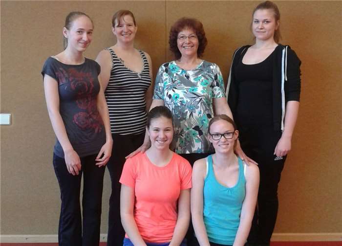 Freuen sich über die zwei neuen Trainerinnen: oben v.l.: Sabrina Kossmann, Desire Schmitt, Karin Becker-Schmitt, Ann-Christin Wilkes; unten v.l.: Anna Maria Schlederer, Michelle Kossmann. privat