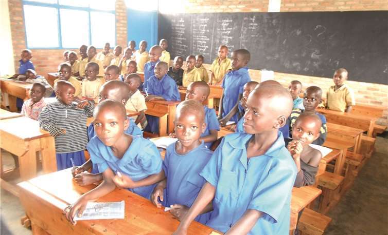 Freuen sich über ihre neue Schule: Kinder im ruandischen Nyaruguru, wohin der Kreis Ahrweiler eine Partnerschaft unterhält.Kreisverwaltung Ahrweiler