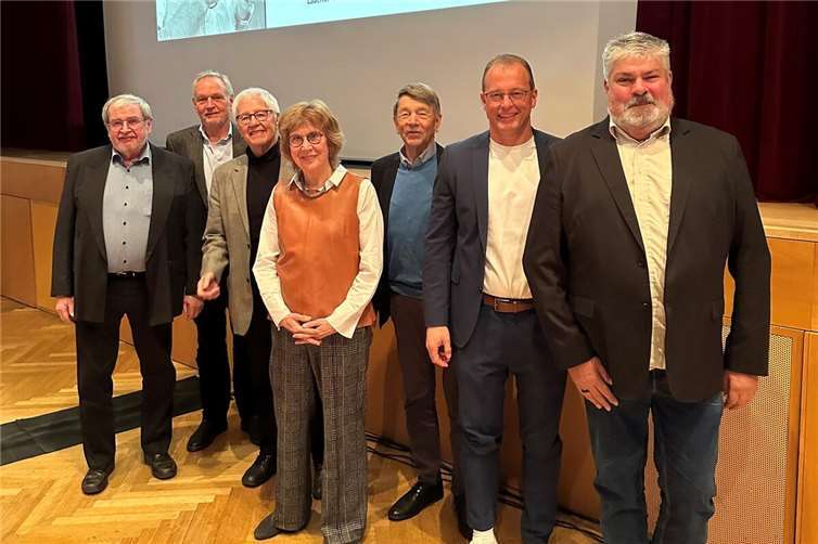 Freunde und Weggefährten erinnerten im Rahmen einer Gedenkfeier an Prof. Dr. Hans-Ulrich Schmincke, einen der Gründerväter des Vulkanparks.  Foto: Stefan Pauly/VG-Verwaltung Mendig