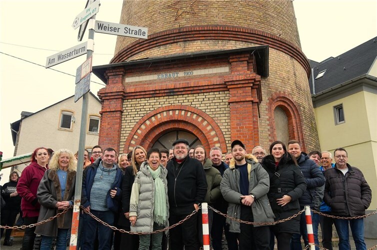 Freunde und geladene Gästen hatte Familie Dönges anlässlich 125 Jahre Wasserturm zur Adventsfeier eingeladen.  Fotos: FF
