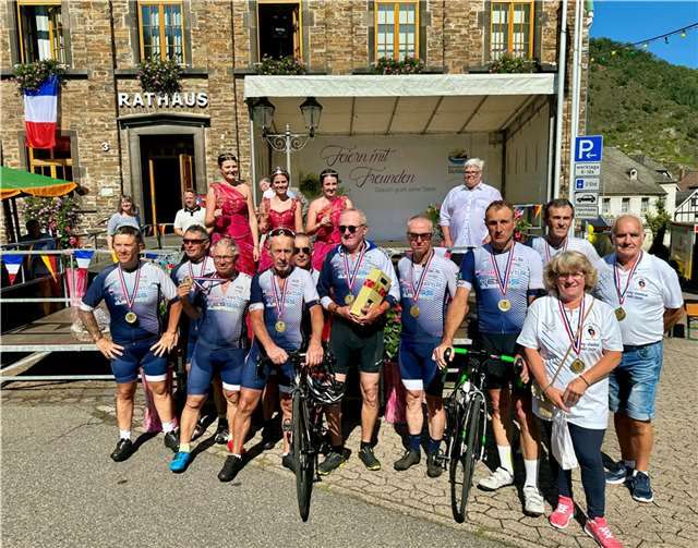 Freundschaft über 600 Kilometer: Marzyer Radsportler besuchen Dieblich zum Jubiläumsfest. Foto: FSK Dieblich-Marzy e.V.