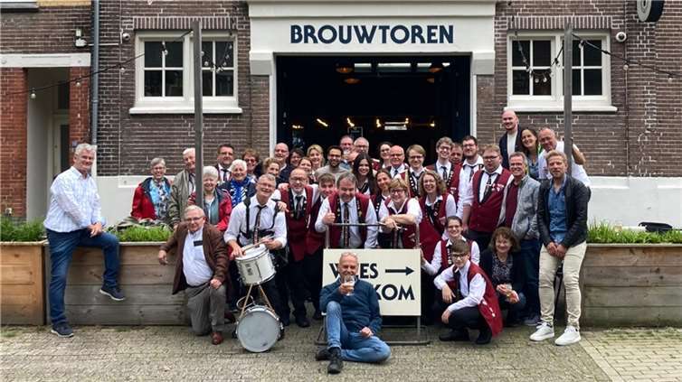 Freundschaftliche Klänge: Erpeler Corps und „De Volle Blaos“ musizieren in Nijmegen. Quelle: Tambour-Corps Erpel