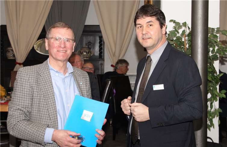 Freute sich über die Auszeichnung: Prof. Dr.-Ing. Peter Frings (l.).  VDI