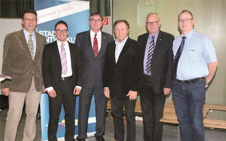 Freuten sich mit Ralf Decker (v.li.).: Jürgen Schwerdtfeger, Joachim Kühlwetter, Sebastian Schuster, Rolf Bausch, Peter Feilen, Ralf Decker. StF