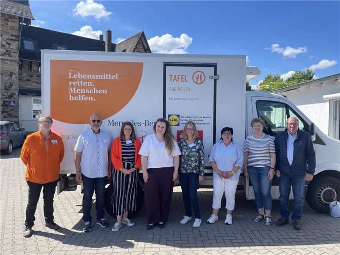 Freuten sich über den Austausch: (v. l. n. r.) Kuno Herchenbach, Ralf Eggert, Ann-Cathrin Zinken, Lisa-Marie Weber, Christiana Hörster, Anita Hirsch, Cilli Sarius und Andreas Stepphuhn. Foto: Kai Dieckhoff