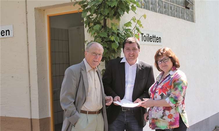 Freuten sich über den Erfolg ihrer Bemühungen: Wilfried Gerdes (SPD-Fraktion im Verbandsgemeinderat), Benedikt Oster, MdL, Ortsbürgermeisterin Ute Arens.privat