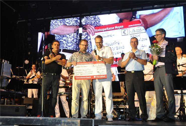 Freuten sich über den Erfolg: v.l. Burkhard Hau, Wolfgang Treis, Moderator Langendorf, Oberst Christian Bader und Karl Josef Esch.