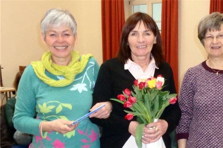 Freuten sich über den guten Zuspruch bei der Informationsveranstaltung: Referentin Maria-Theresia Schmitz (v.l.), Bettina Zaar vom Pflegestützpunkt Weißenthurm und Margit Vogt vom Sozialdienst katholischer Frauen Koblenz. privat