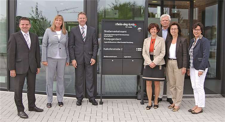 Freuten sich über die Eröffnung der neuen Räume: Holger Jung, Erster Beigeordneter der Stadt Meckenheim, Elisabeth Wilhelmi-Dietrich, Leiterin des Jugendhilfezentrums des Rhein-Sieg-Kreises in Meckenheim, Thomas Wagner, Kreisjugenddezernent sowie die Kreistagsabgeordneten Notburga Kunert, Karl Schmitz, Renate Frohnhöfer und Silke Josten-Schneider. Fotos: Kreis Rhein-Sieg