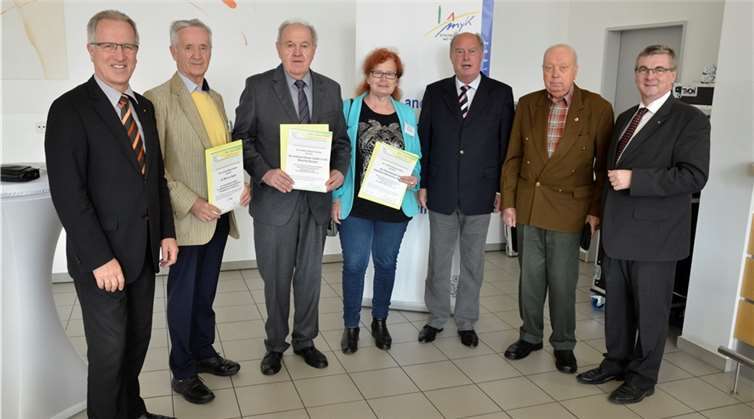 Freuten sich über die große Resonanz (v.l.): Josef Dötsch Fred Eikmeier, Bernhard Wiemer, Hedi Schenk, Hajo Stuhlträger, Willi Böhm und Landrat Dr. Alexander Saftig. privat