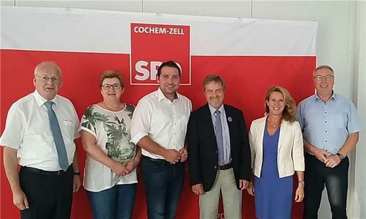 Freuten sich über eine angeregte Diskussion zum Thema Europa (v.l.): Versammlungsleiter Karl Heinz Simon, Ute Arens, SPD-Kreisvorsitzender Benedikt Oster, Gastredner Arne Houben (Pulse of Europe), Staatssekretärin Heike Raab und Bernd Schuwerack.  SPD Cochem-Zell