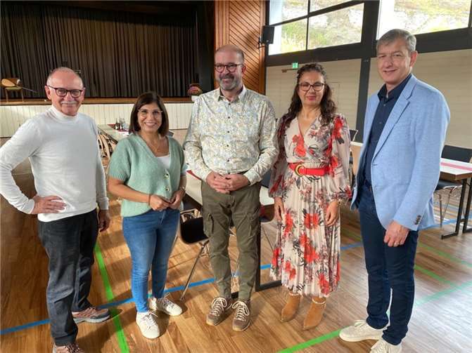Freuten sich über eine gelungene Veranstaltung: v.re. Ortsbürgermeister Michael Dötsch, Integrationshelferin der Verbandsgemeinde Rhein-Mosel Ayse Kilicaslan, Landtagsabgeordneter Peter Moskopp, Vorsitzende des Beirats für Migration und Integration Zeynep Begen sowie deren Vertreter Ernst Einig. Quelle: Kreis MYK