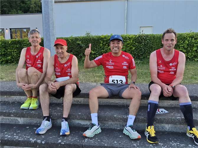 Freuten sich über ihre guten 5000 m – Zeiten beim Bahnabend in Mayen..Martin Berke – Robert Gotto – Cuong Tran und Dietmar Krämer. Fotos: HSC Gamlen