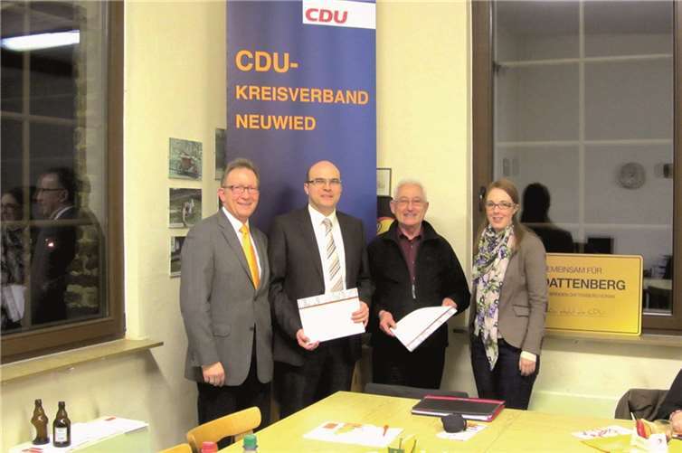 Freuten sich zusammen mit den Geehrten(v.l.): MdB Erwin Rüddel, Stefan Betzing, Winfried Heimann, MdL Ellen Demuth. privat