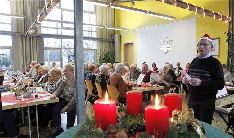 Friedel Jungbluth sorgte beim Treffen für weihnachtliche Stimmung. Foto: privat