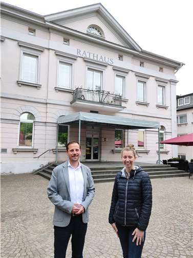 Friederike Schumacher ist seit Anfang Mai für die Koordination, Planung und Umsetzung von Maßnahmen zur Anpassung an die Auswirkungen des Klimawandels zuständig und erweitert somit das Klimateam der Stadt Remagen. Darüber freut sich auch Bürgermeister Björn Ingendahl. Foto: privat