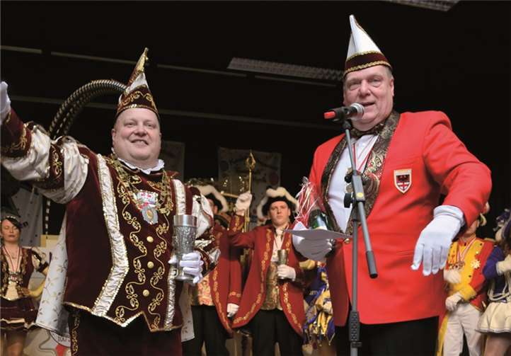 Friedhelm I. (rechts) übergab seine Herrschaft an Prinz Timo I.