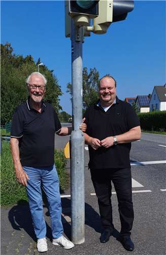 Friedhelm Kurz und Thorsten Schneider vor Ort.  Foto: privat
