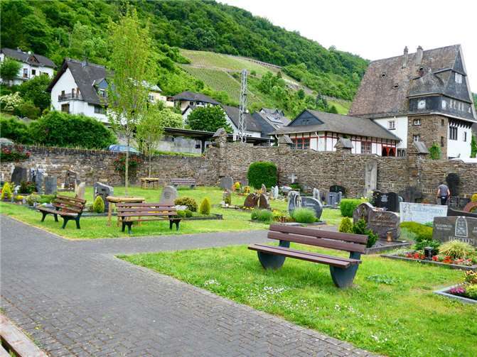 Friedhof und Ortseingang neu gestaltet: Moselkern zeigt sich von seiner besten Seite. Fotos: privat