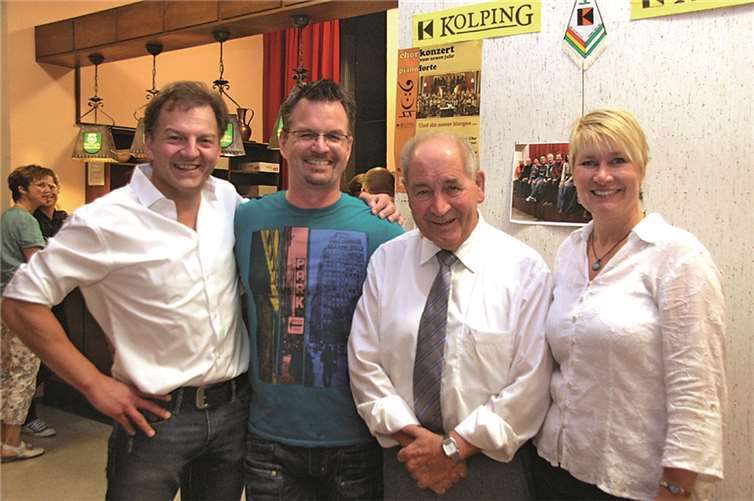 Friedrich Stock mit seinen Nachfolgern Marion Mülhöfer und Ingo Rutschmann, links Michael Müller, der in der nächsten Saison pausieren wird. privat