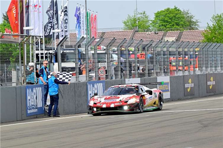 Frikadelli Racing gewinnt mit dem Ferrari 296 GT3 die 51. Auflage des Langstreckenrennens auf dem Nürburgring.