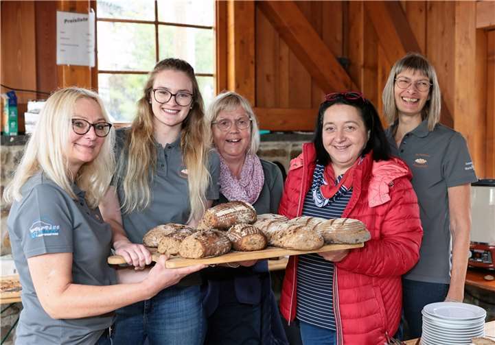 Frisch gebackenes Brot aus dem Steinofen, in verschiedenen Geschmacksvarianten. Foto: Werner Dreschers