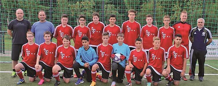 Frisch motiviert mit den neuen Trikots geht es für die C-Junioren in die neue Saison.privat