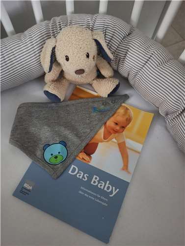 Frischgebackene Eltern erhalten fortan ein Geschenk von der Stadt Remagen.  Foto: Stadt Remagen