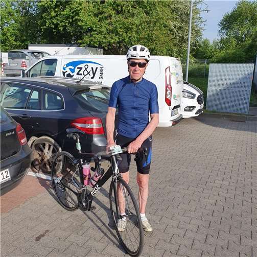 Fritz Hampel vor dem Einchecken in Eschborn.  Foto: Katharina Hampel