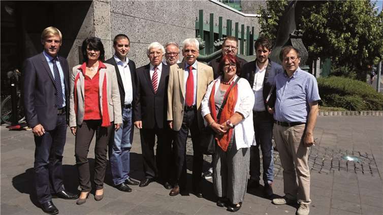 Fritz Langenhorst (4. v. l.) bleibt einer von drei Stellvertretern des Landrats. privat