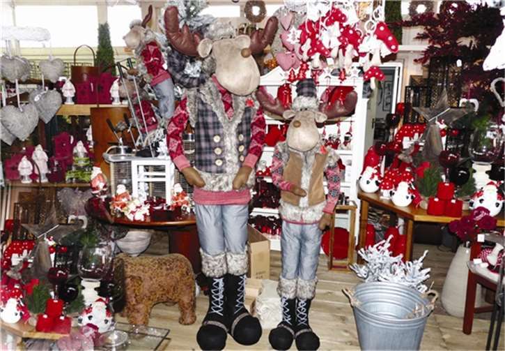 Fröhlich gestimmt sind auch die Besucher beim Anblick der herrlichen Figuren