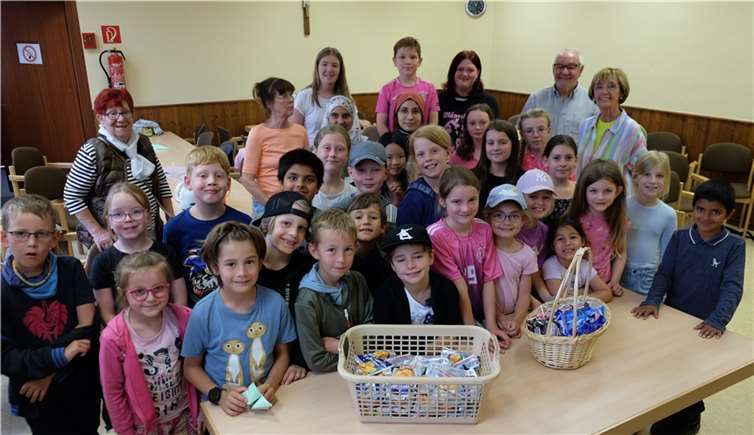 Fröhliche Kinder in der Alten Schule Alzheim.  Foto: Axel Holz