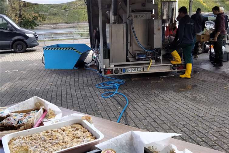 Ein Tag voller Apfelsaft und Spielspaß in Kattenes Fröhliche Stimmung beim Apfelfest. Foto: privat