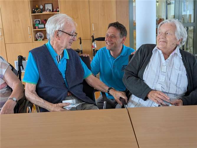 Fröhliche Stimmung, viele Gespräche: Sven Schnieber besuchte das „Klösterchen“ in der Kirchbergstraße.  Foto: privat