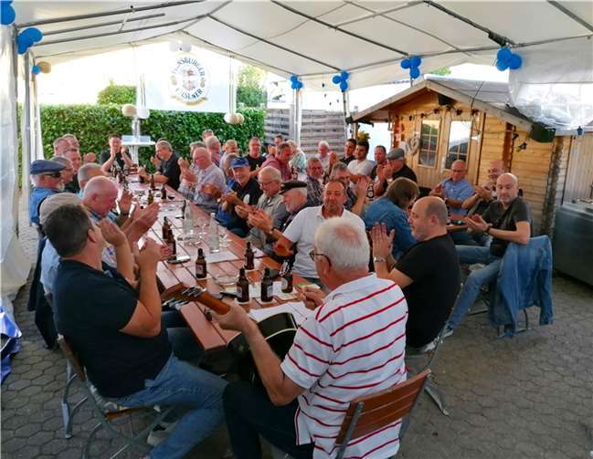 Fröhliches Beisammensein.  Foto: privat