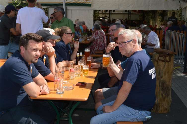 Fröhliches Beisammensein bei der Laurentius-Kirmes in Oberwinter. Fotos: AB