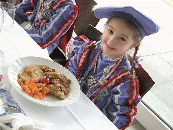Fröhliches Lächeln zauberte das Mahl den anwesenden ins Gesicht.