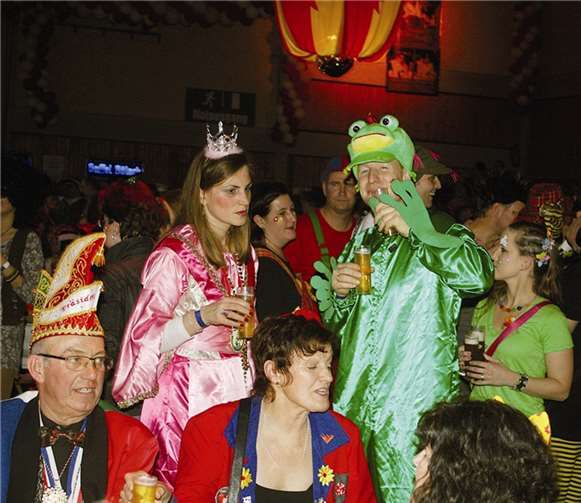 Frösche und Prinzessinen feierten gemeinsam beim Linzer Strünzerball.
