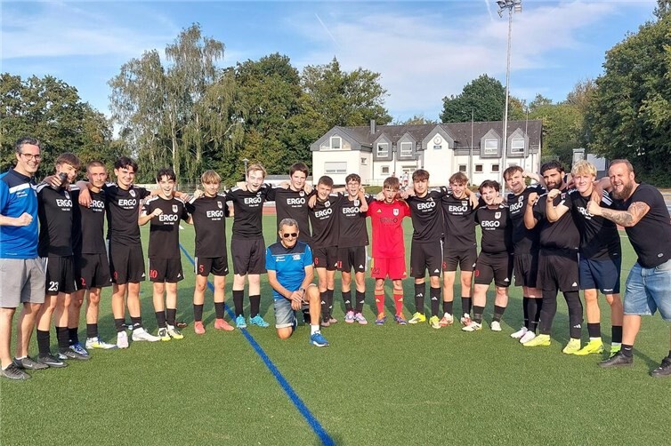 Froh gelaunt präsentierten sich die U18-B-Junioren des SV Ochtendung nach ihrem Auftakterfolg.